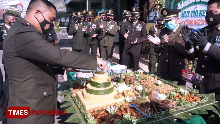 Pemtongan tumpeng b