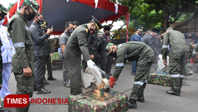 Pemusnahan Ratusan Senjata Rakitan Warnai HUT Ke-75 TNI Di Maluku Utara ...