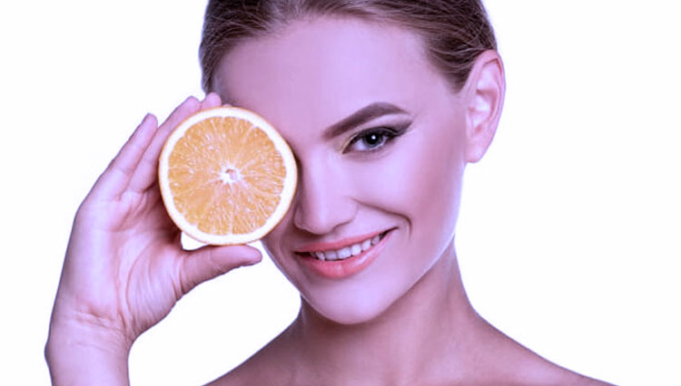 ILLUSTRATION – Getting rid of blackheads by using lemon. (PHOTO: Beauty Journal – Sociolla)