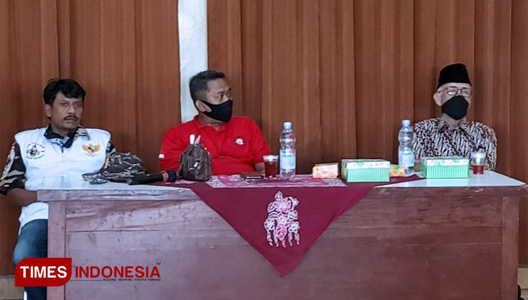 Dari kiri, Koordinator PIQ, Wiwin Winarko; Ketua Umum Sar Sena Indonesia, Eri Setiawan Ph. D dan KRT Jatiningrat/Romo Tirun (FOTO: Fajar Rianto/TIMES Indonesia)
