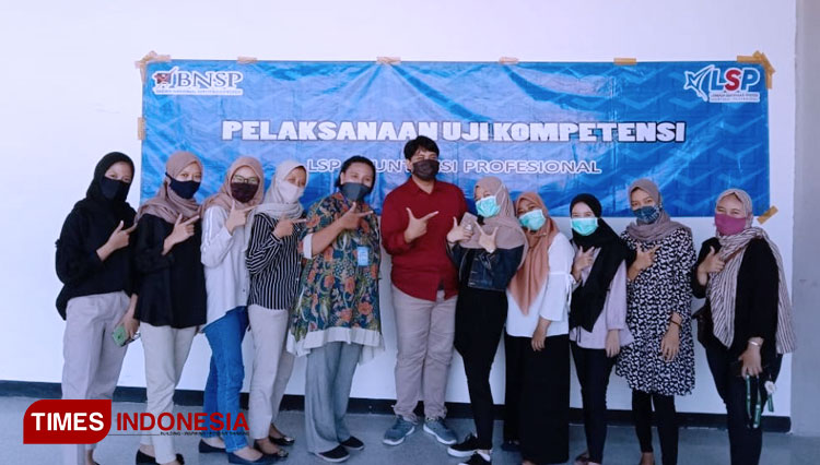 Mahasiswa Akuntansi UISI mengikuti uji kompetensi terseertifikasi BNSP. (FOTO: AJP TIMES Indonesia)