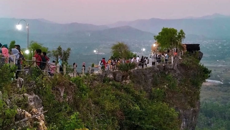 Bukit-Sentono-Gentong-Pacitan-c.jpg