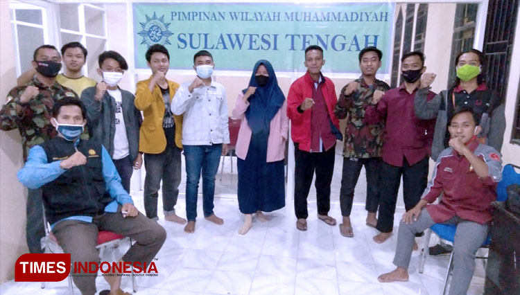 Unsur pimpinan seluruh Organisasi Otonom (Ortom) Muhammadiyah, saat menyampaikan sikap penolakan mereka terhadap UU Cipta Kerja. (FOTO: Dok. AMM for TIMES Indonesia)