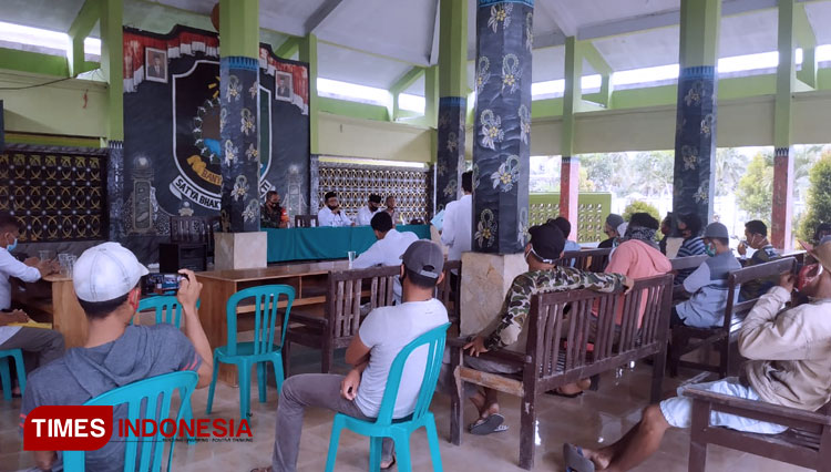 Minta Kandang Ayam Ditutup, Ratusan Warga di Banyuwangi Datangi Kantor Desa