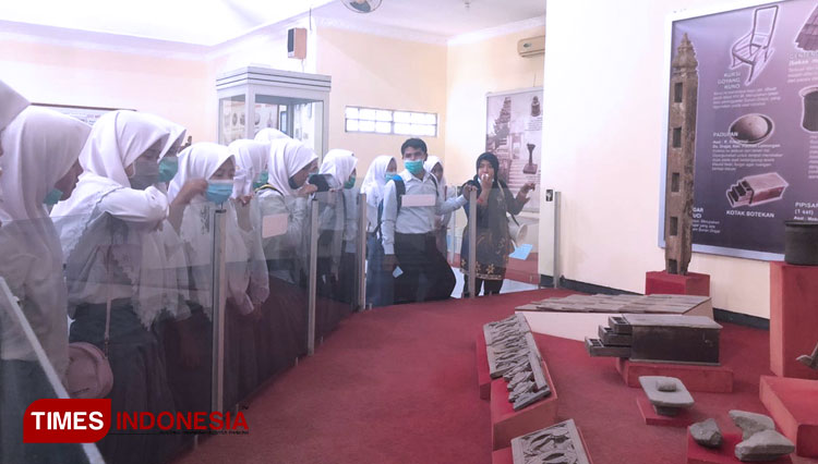 SMK Nusantara Desa Kemlagigede Kecamatan Turi Belajar Bersama di Museum Sunan Drajat Lamongan, Kamis, (8/10/2020). (Foto: Moch Nuril Huda/TIMES Indonesia)