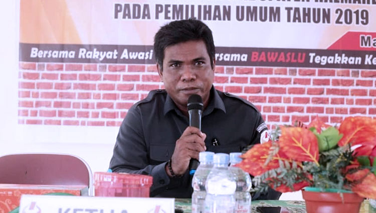 Ketua Bawaslu Haltim Suratman Kadir (foto: Halik Djokrora for TIMES Indonesia)