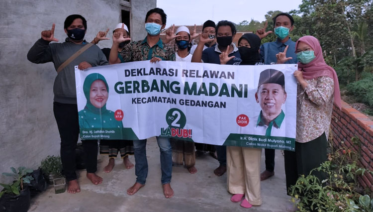 Relawan Gerbang Madani saat mensosialisasikan Paslon LADUB. (Foto: Malang Bangkit)