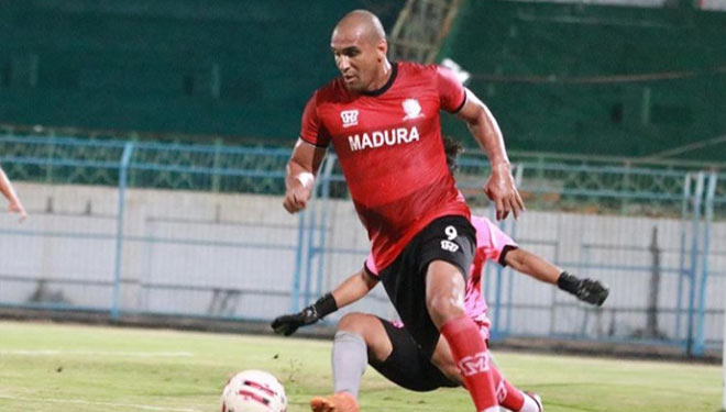 Calon striker asing Madura United Bruno Lopes saat menjalani sejumlah pertandingan uji coba (foto: Instagram/Bruno Lopes)