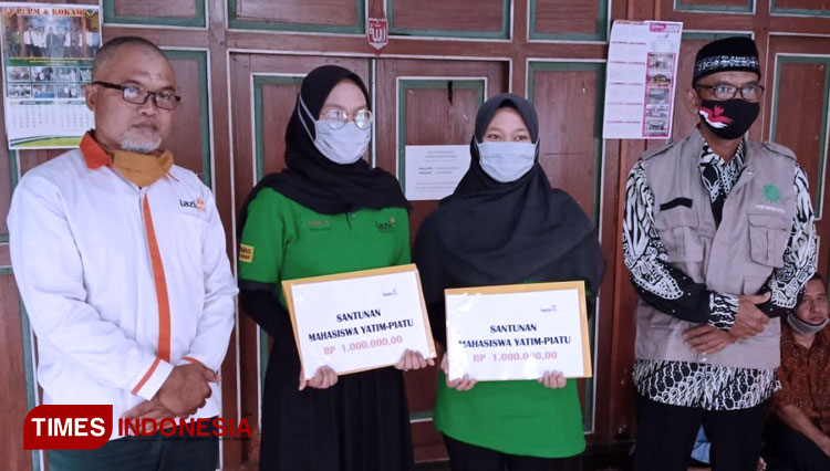 Pentasyarufan ZIS oleh Lazismu Sewon Utara Bantul. (FOTO: Helmi Jamharis/TIMES Indonesia)