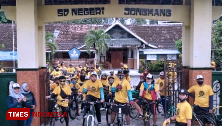 Komunitas pesepeda di Kabupaten Sleman bernama Monjali Cycling Club (MCC) mengadakan perayaan ulang tahun dan acara gowes bareng. (FOTO: Fajar Rianto/TIMES Indonesia)