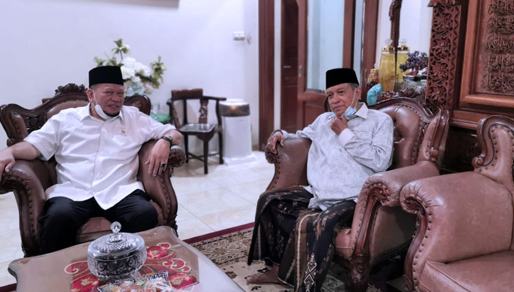 LaNyalla Mahmud Mattalitti berkunjung ke kediaman Ketua Umum Pengurus Besar Nahdlatul Ulama (PBNU) Prof. Dr. KH. Said Aqil Siraj. (Foto: Dok TIMES Indonesia)