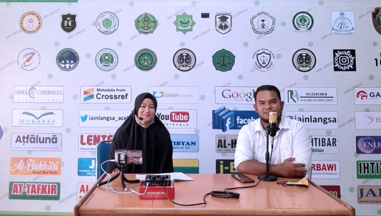 Mahasiswa IAIN Langsa, Aceh, Ananda Felony (Kanan) dalam Podcastnya. (Foto: Dokumentasi Kemenag) 