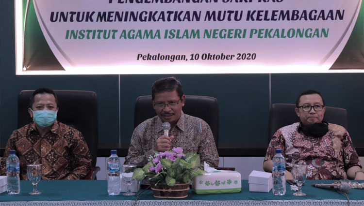 Direktur Diktis Suyitno (tengah) saat memberi materi di IAIN Pekalongan Jateng. (foto: Kemenag for TIMES Indonesia)