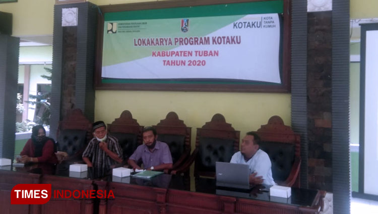 Tim pendamping (Kota Tanpa Kumuh) KOTAKU Kabupaten Tuban saat menyelenggarakan Lokakarya Program KOTAKU Tahun 2020, Senin, (12/10/2020). (Foto: Ikhwan Fahrudi/TIMES Indonesia)