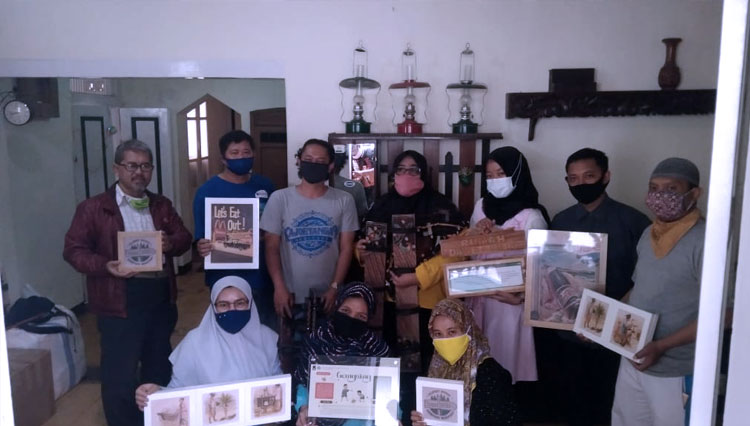 Kreativitas mahasiswa Universitas Negeri Malang (UM) berkreasi di Kampung Kayutangan Heritage Kota Malang. (FOTO: Humas UM)