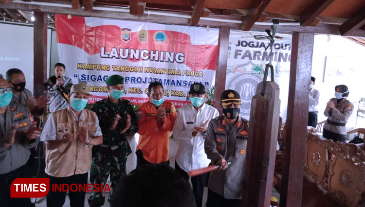 Kapolres Bantul, AKBP. Wachyu Tri Budi Sulistiyono SIK saat me-launching Kampung Tangguh Nusantara di Desa Argomulyo, Sedayu, Rabu (13/10/2020). (FOTO: Helmi Jamharis/TIMES Indonesia)