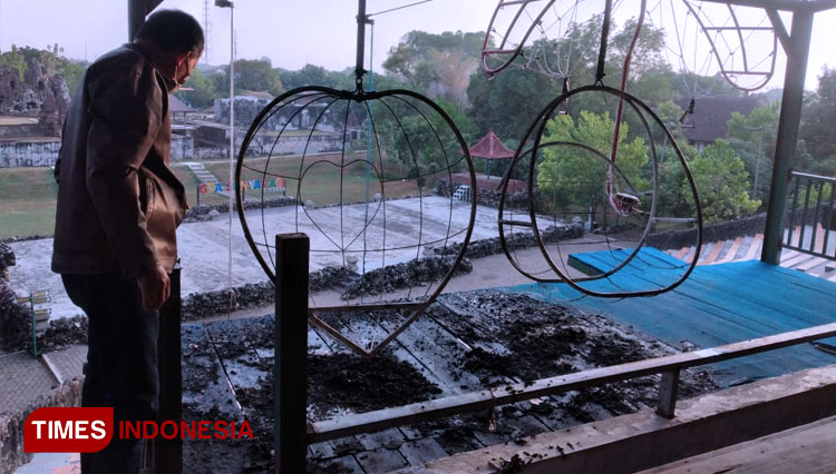 Kondisi wahana di Goa Sunyaragi yang sudah terbakar (FOTO: Dokumentasi petugas goa sunyaragi For TIMES Indonesia) 