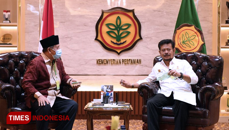Pertemuan Menteri Pertanian RI Syahrul Yasin Limpo (kanan) dengan Gubernur KH. Abdul Gani Kasuba (kiri). (Foto: Humas Pemrov for TIMES Indonesia)