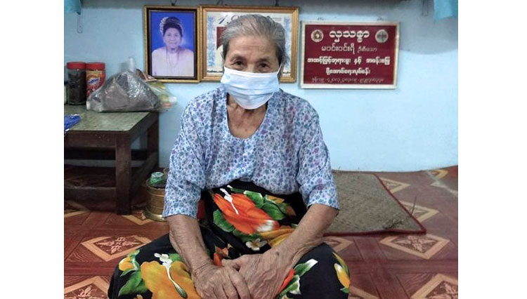 Thein Khin, nenek asal Myanmar berusia 100 tahun merasa terberkahi setelah sembuh dari Covid-19. (Foto: Coconut)
