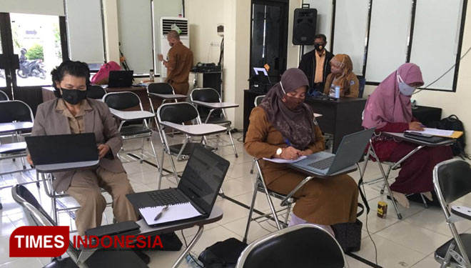 Tiga sekolah penerima bantuan program TIK Kemendikbud sedang Bimtek Virtual (Foto: Kusnadi/TIMES Indonesia)
