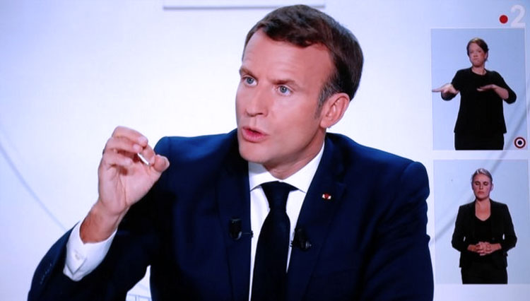 Presiden Prancis Emmanuel Macron mengumumkan jam malam di sembilan kota dalam wawancara televisi pada hari Rabu. (FOTO: BBC/EPA)