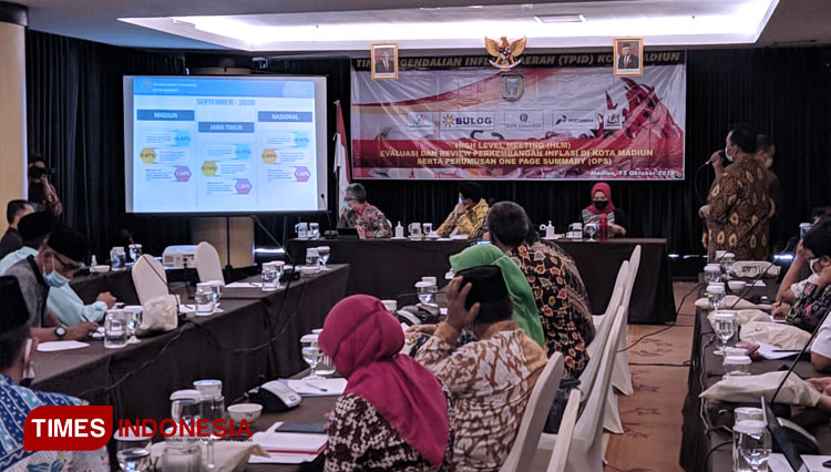 Suasana rapat High Level Meeting (HLM) TPID dalam rangka evaluasi dan review perkembangan inflasi dan perumusan One Page Summary (OPS) di Hotel Aston Kota Madiun. (Foto: Aditya Candra/TIMES Indonesia)
