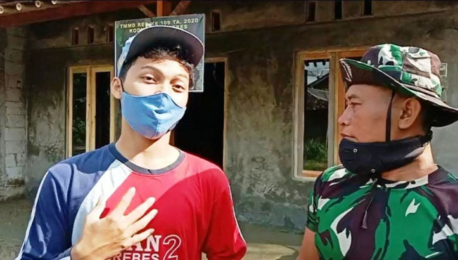 Para MAN 2 Brebes, Desa Laren, Kecamatan Bumiayu, Kabupaten Brebes, Jawa Tengah, ikut berkontribusi di lokasi TMMD Reguler 109 Kodim 0713 Brebes, di Desa Kalinusu, Bumiayu.