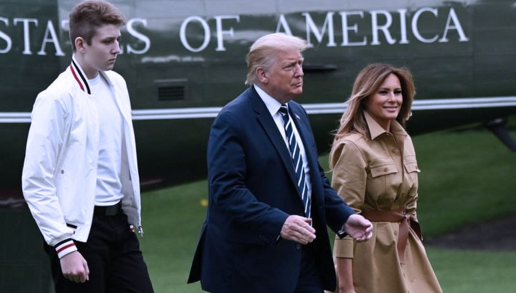 Ilustrasi. Presiden AS Donald Trump bersama istri dan anaknya, Barron. (Foto: Reuters)