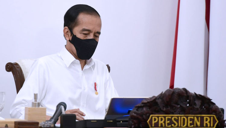 Presiden Joko Widodo saat Presiden memimpin rapat terbatas melalui video konferensi dari Istana Kepresidenan Bogor, Jawa Barat, pada Kamis, (15/10/2020). (Foto: BPMI Setpres) 