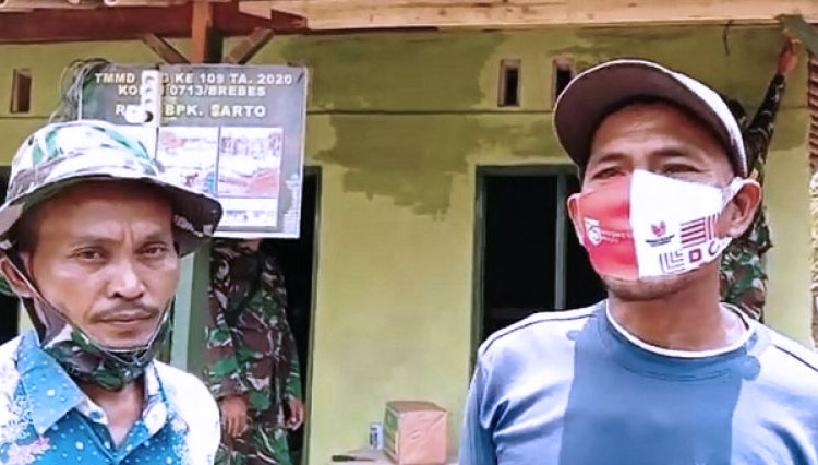 Apresiasi dari Sarto (43), salah satu penerima program rehab RTLH TMMD Reguler 109 Kodim 0713 Brebes di Desa Kalinusu, Kecamatan Bumiayu, Kabupaten Brebes, Jawa Tengah