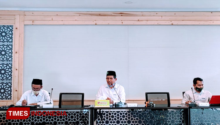 Wakil Rektor 3 Unisma Dr. Ir. H. Badat Muwakhid, M.P memberikan sambutan pada kegiatan FGD Peningkatan Prestasi Mahasiswa Fakultas Teknik Unisma. (FOTO: AJP TIMES Indonesia)
