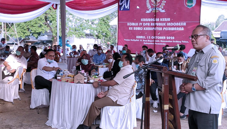 Ketua Komisi IV DPR RI, Sudin saat melakukan kunjungan kerja bersama Kementan RI di Kecamatan Gedong Tataan Kabupaten Pesawaran. (FOTO: Kementan RI)