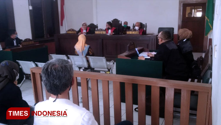 Sidang kasus pidana UU ITE di Pengadilan Negeri (PN) Klas1A Bandung, Jumat (16/10/2020). (FOTO: Fajar/TIMES Indonesia)