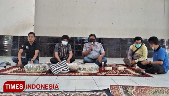 Suasana saat diskusi berlangsung di gedung KNPI Kota Cirebon. (Foto: Ayu Lestari/TIMES Indonesia)