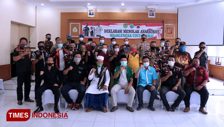 Forkopimda dan berbagai elemen masyarakat menggelar deklarasi menolak anarkisme, Majalengka cinta damai. (FOTO: Jaja Sumarja/TIMES Indonesia)