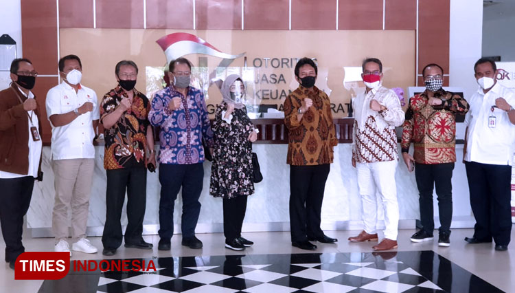 Komite Pemulihan Ekonomi Daerah (PED) Jawa Barat saat mengunjungi Kantor Perwakilan Bank Indonesia Provinsi Jabar dan OJK Jabar. (FOTO: Humas Pemprov Jabar for TIMES Indonesia)