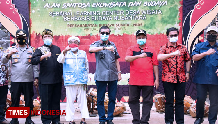 Wakil Gubernur Jawa Barat Uu Ruzhanul Ulum saat mendampingi Menteri Hukum dan HAM Yasonna Laoly. (FOTO: Humas Pemprov Jabar for TIMES Indonesia)