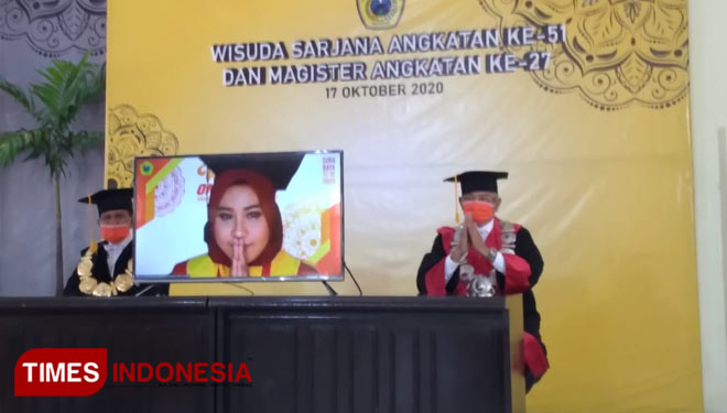 Pelaksanaan wisuda Universitas Bhayangkara Surabaya secara daring, Sabtu (17/10/2020). (Foto: Khusnul Hasana/TIMES Indonesia)