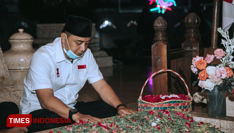 Eri Cahyadi saat berziarah ke makam Bung Karno. (FOTO: Eri Cahyadi for TIMES Indonesia)