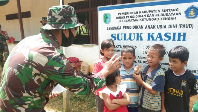 Hadirnya Satgas TMMD di Desa Tirta Karya, Membuka Minat Anak-anak Untuk Bercita-cita Menjadi Anggota TNI