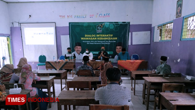 Dialog Terbuka Fraksi PKB di Yayasan Sunan Gunung Jati, Katemas, Kudu, Jombang. (Foto: Rohmadi/TIMES Indonesia)