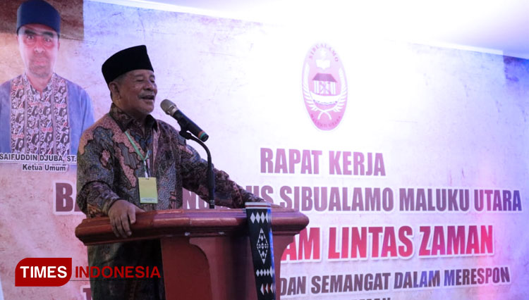 Gubernur Maluku Utara KH Abdul Gani Kasuba saat memberikan sambutan di acara pembukaan Raker Sibualamo. (Foto: Wahyudi Yahya/TIMES Indonesia)