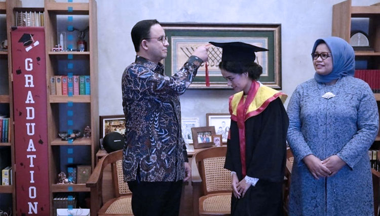 Unggahan Anies Baswedan saat wisuda anaknya. (FOTO: Ig Anies Baswedan)