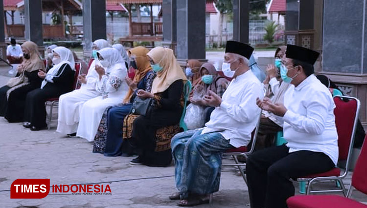 Gubernur Jawa Timur dan Bupati Jombang v