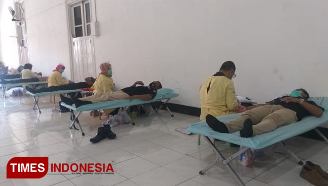 Aktifitas donor darah di aula Polresta Probolinggo. (FOTO: Gufron for TIMES Indonesia)