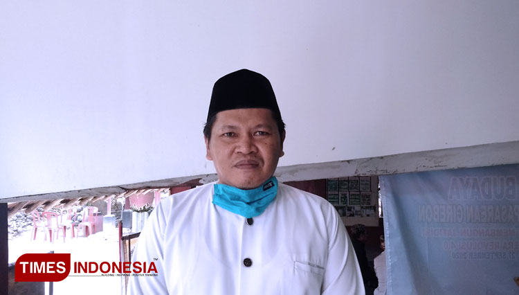Sejarawan dan budayawan Kota Cirebon Mustaqim Asteja. (Foto: Dede Sofiyah/TIMES Indonesia)