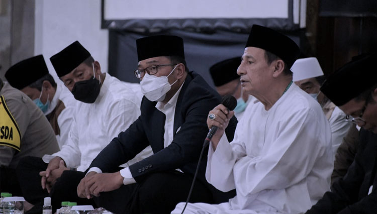 Gubernur Jabar Ridwan Kamil, menghadiri istighosah kubro di Masjid Pusdai, Kota Bandung, Rabu (21/10/20). (Foto: Humas Jabar for TIMES Indonesia)