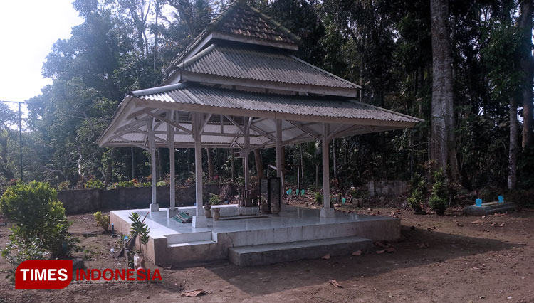 Makam Kiai Manshur di Desa Kalipucung Kecamatan Sanankulon Kabupaten Blitar. (Foto: Sholeh/ TIMES Indonesia)