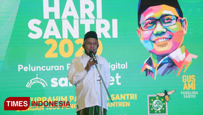 Ketua PWNU Jatim KH Marzuki Mustamar pada saat acara peluncuran platform digital Santrinet. (Foto : Aditya Hendra / TIMES Indonesia)