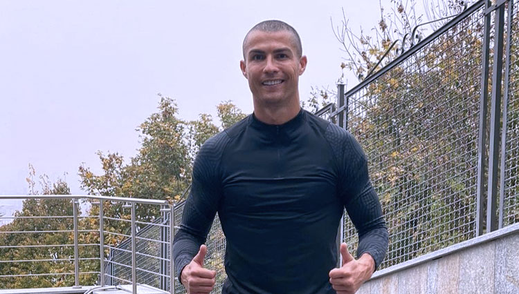 Foto unggahan Ronaldo yang memperlihatkan dirinya botak. (Foto: Instagram @cronaldo)